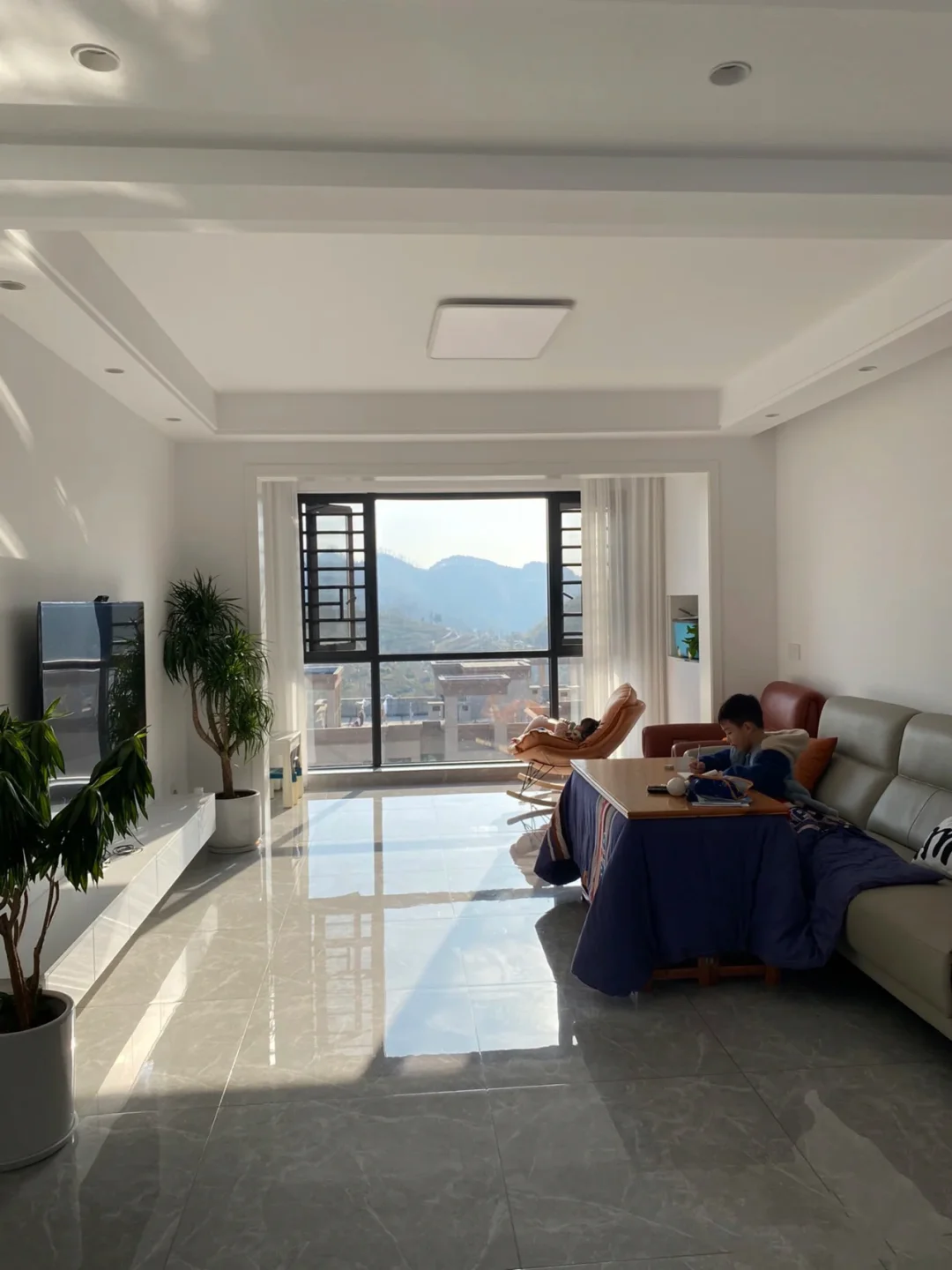 89㎡小家｜瓷砖上直接铺木地板