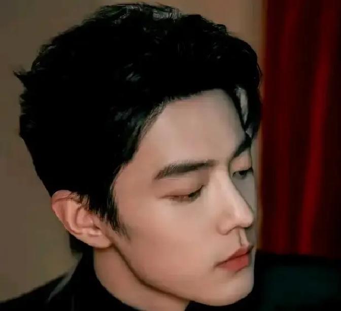 《小城良方》刚官宣肖战演药师，群演就爆料他连送三天鲜芋仙。

零下三度的湖州夜戏