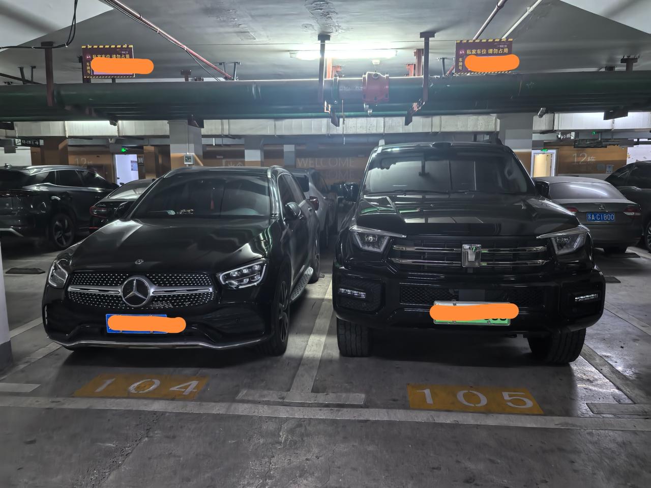 坦克400这气场简直了！不输奔驰GLC和方程豹豹5！
今天出门办事，正好凑齐了两