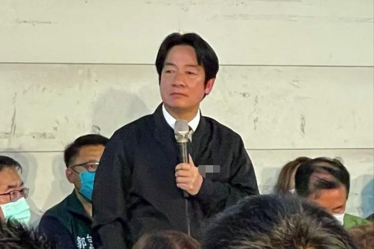 “台独”分子赖清德发表声明，10月30号，台北市长电视辩论前夜，赖清德拉着沈伯洋