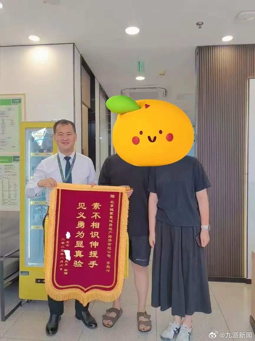 #醉汉晚上疯狂追逐女子被拘10天#【#女子遭醉汉疯狂追逐小伙挺身而出#，小伙：路