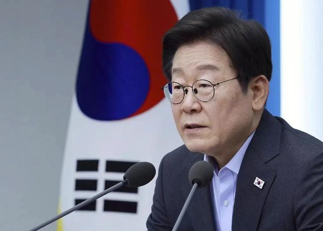 韩国还是跪了！跪的比谁都快！
韩总统亲自证实，韩国需在美投资3500亿美元，其中