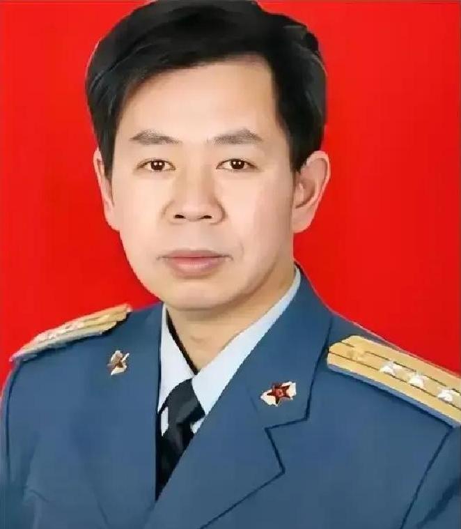 戴旭这话说的，真是一点面子都没留，直接把遮羞布给扯下来了。

手里握着屠龙刀，天