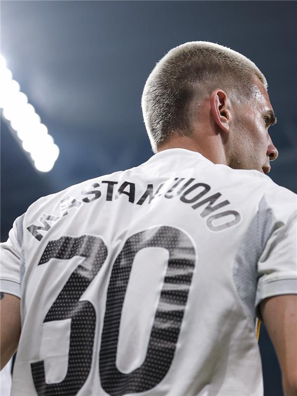 马卡：皇马在欧冠比赛中使用马斯坦托诺这名球员将毫无问题。halamadrid ​