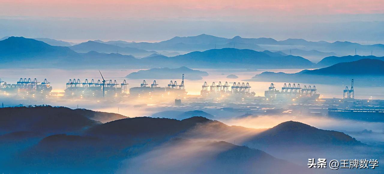 在校园里，成绩的差距会自然而然把学生划分成不同的小圈子，这就是常说的同伴效应。靠