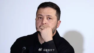 乌克兰正面临双重挑战这篇《赫芬顿邮报》报道指出，乌克兰一边加大对俄罗斯境内的远程