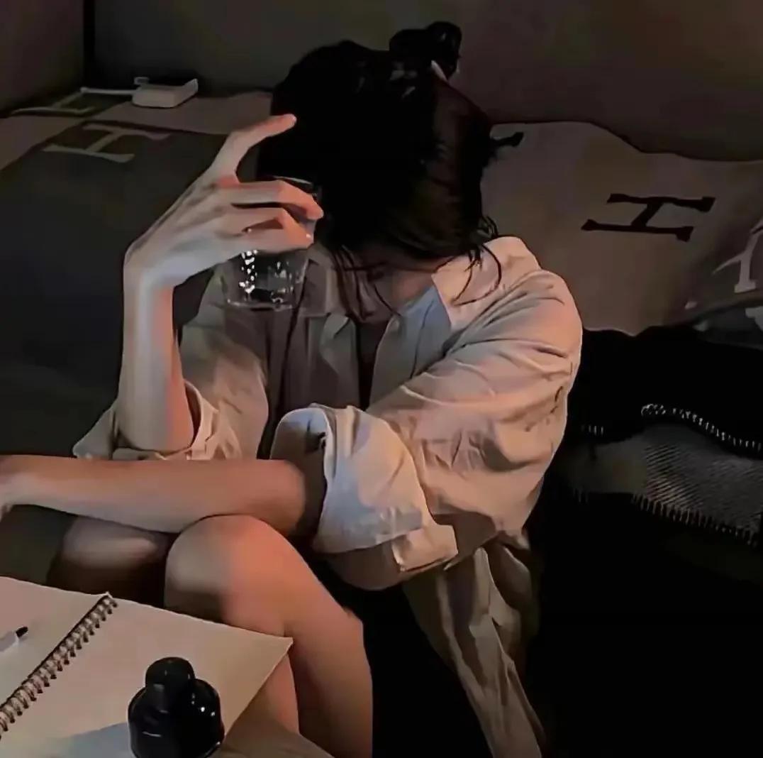 情绪上头的那一刻
像极了疯子
#记录我的9月生活#