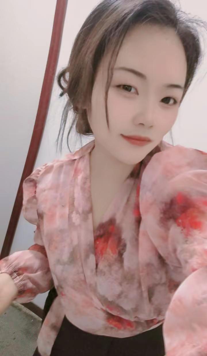 做个快乐的中年小阿姨，        不浪费今天的快乐，不预知明天的烦恼……