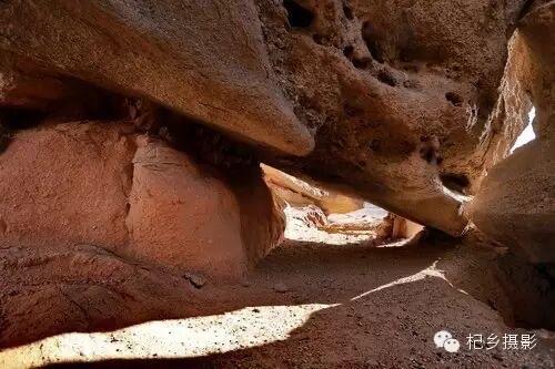 耄夫：送粮之路
        在几年的逃荒生涯中，我记忆最深刻的就是给留在老家