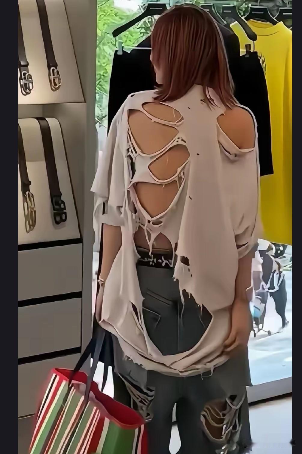 问问男同胞，你支持老婆花38000买这一套巴黎世家吗？实话实说！

真的是商家不