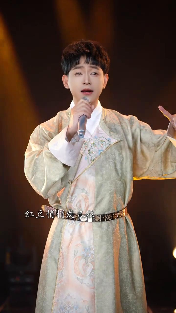 《惜霜雪》粤语版。
翻唱：柒艺鹏。
粤萨拉词：陈钰海。
暂时忘却孤苦人间，惟愿与