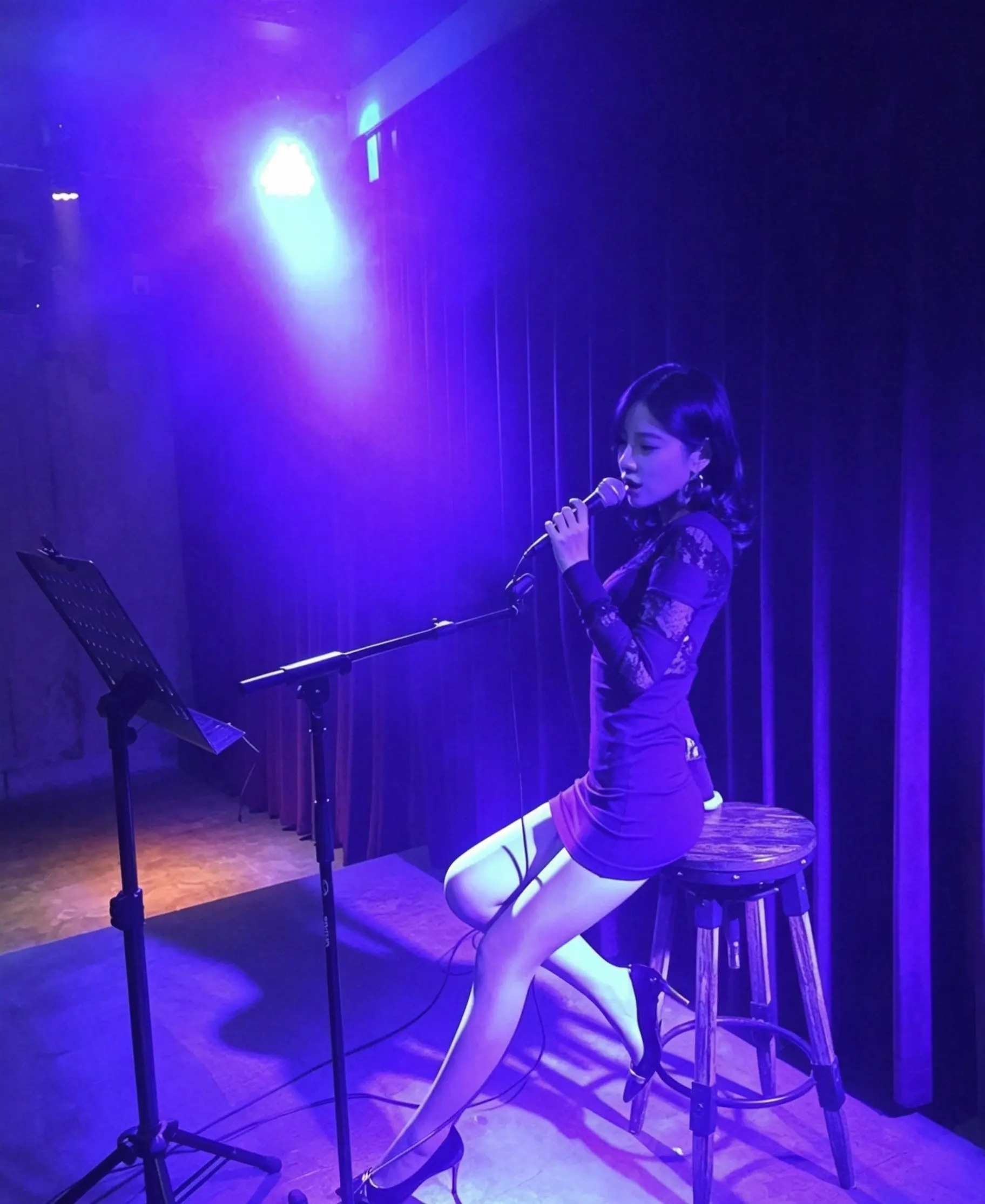 施忆佳早期有够风情美的….. ​​​