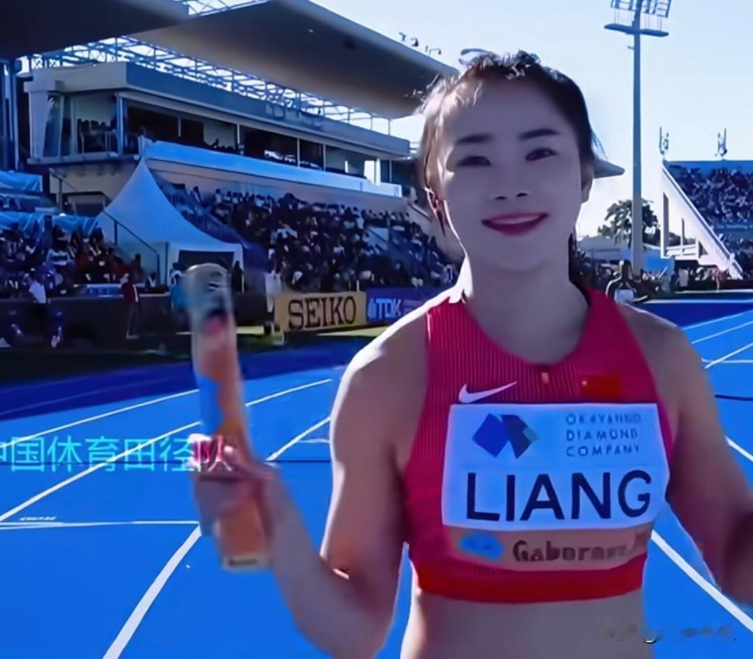 9月28号晚上，我刷到名古屋亚运会女子4×100米接力决赛。

中国队，金牌，卫