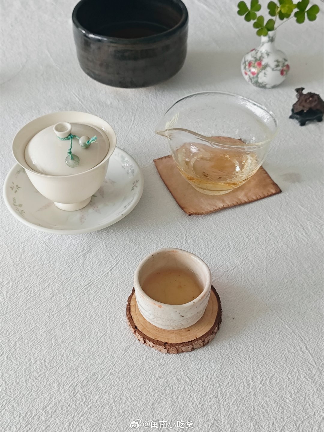 煮了好吃的绿豆汤，泡了茶，和朋友出门喝咖啡，晚上回客厅做饭。行程满满的一天。 