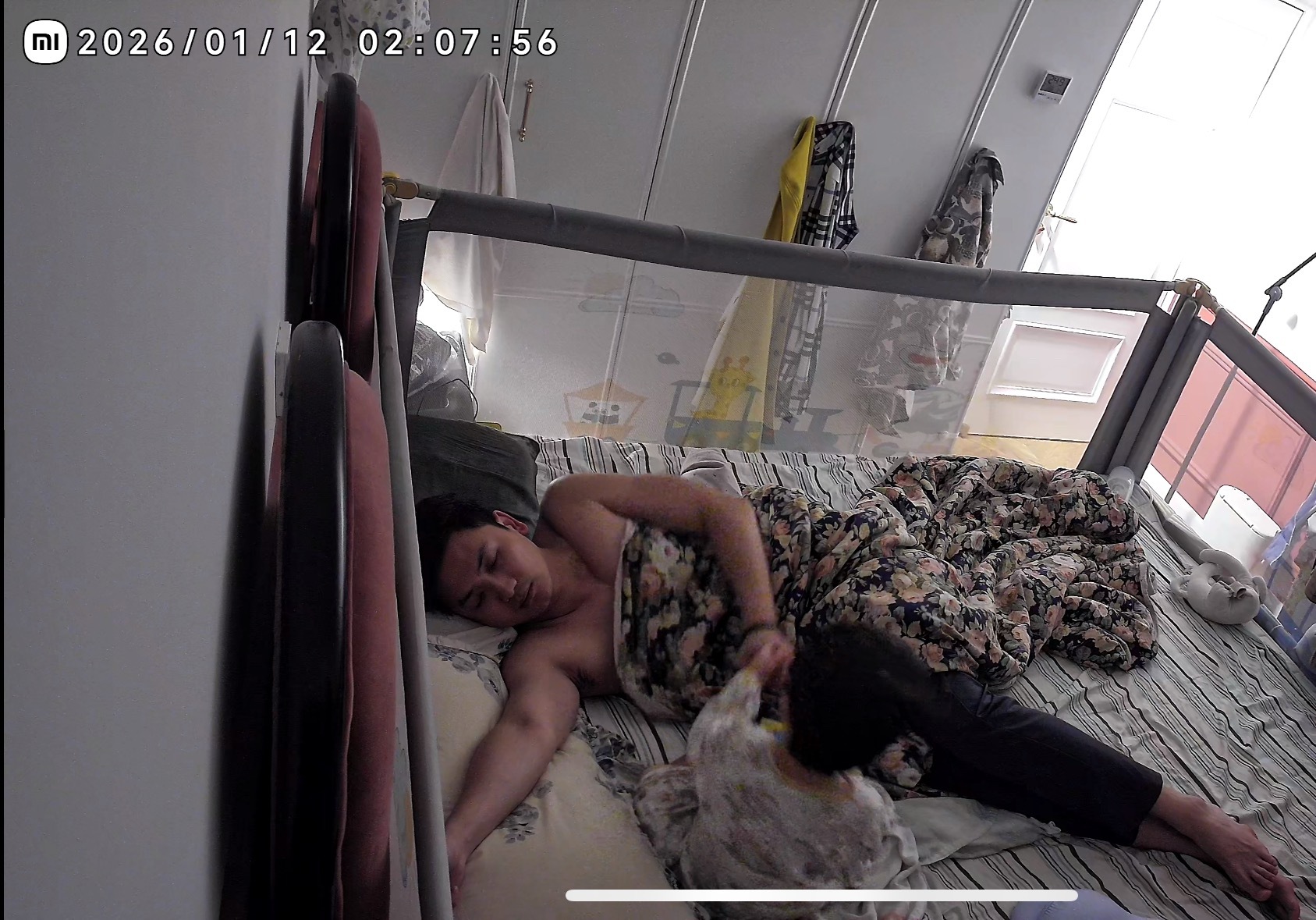 长期碎片化睡眠大脑会加速衰老昨晚醒了三回，儿子半夜把他的儿童书往我手里塞，让我给