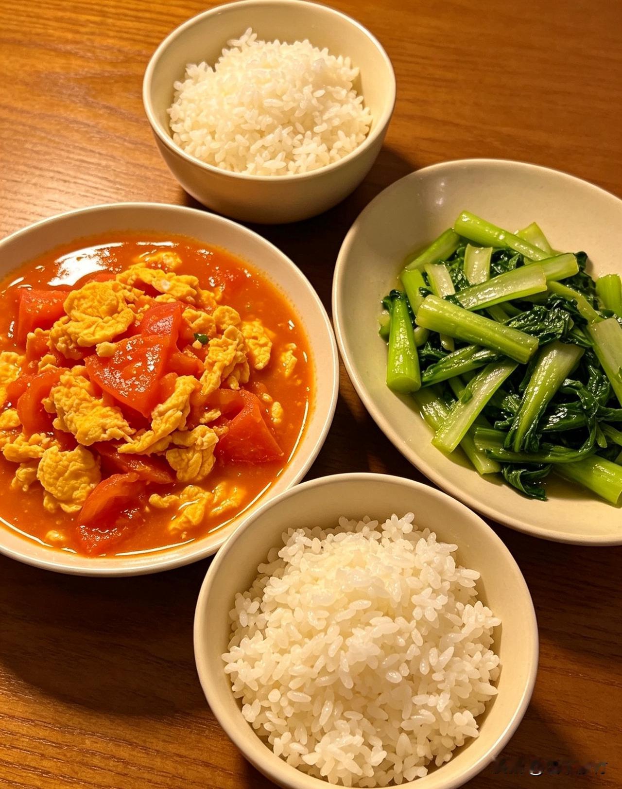 今天的午餐简单又美味，是我最爱的家常小菜，平凡却满是幸福感。

一盘金黄诱人的番