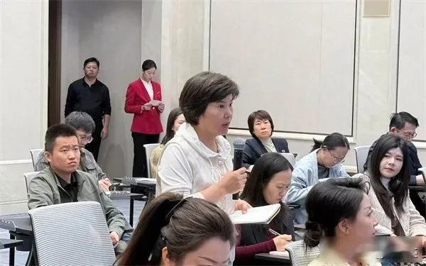 山东秋种遇暴雨，小麦晚播成定局，农民靠啥稳住饭碗？

十月十五号，山东开了一次会