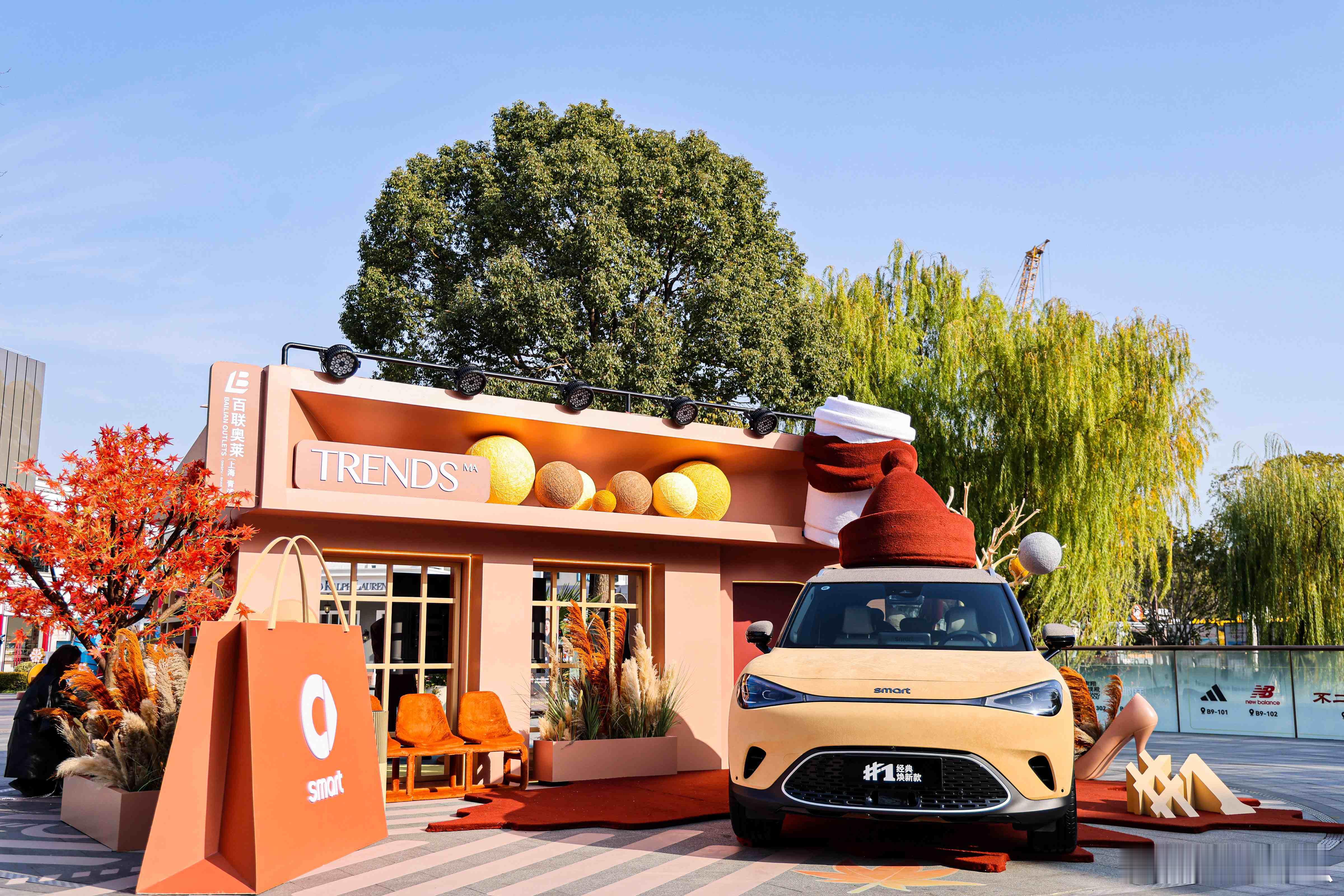 以潮流打开纯电车市场的smartsmart上周在上海青浦百联奥特莱斯开启沪上时髦