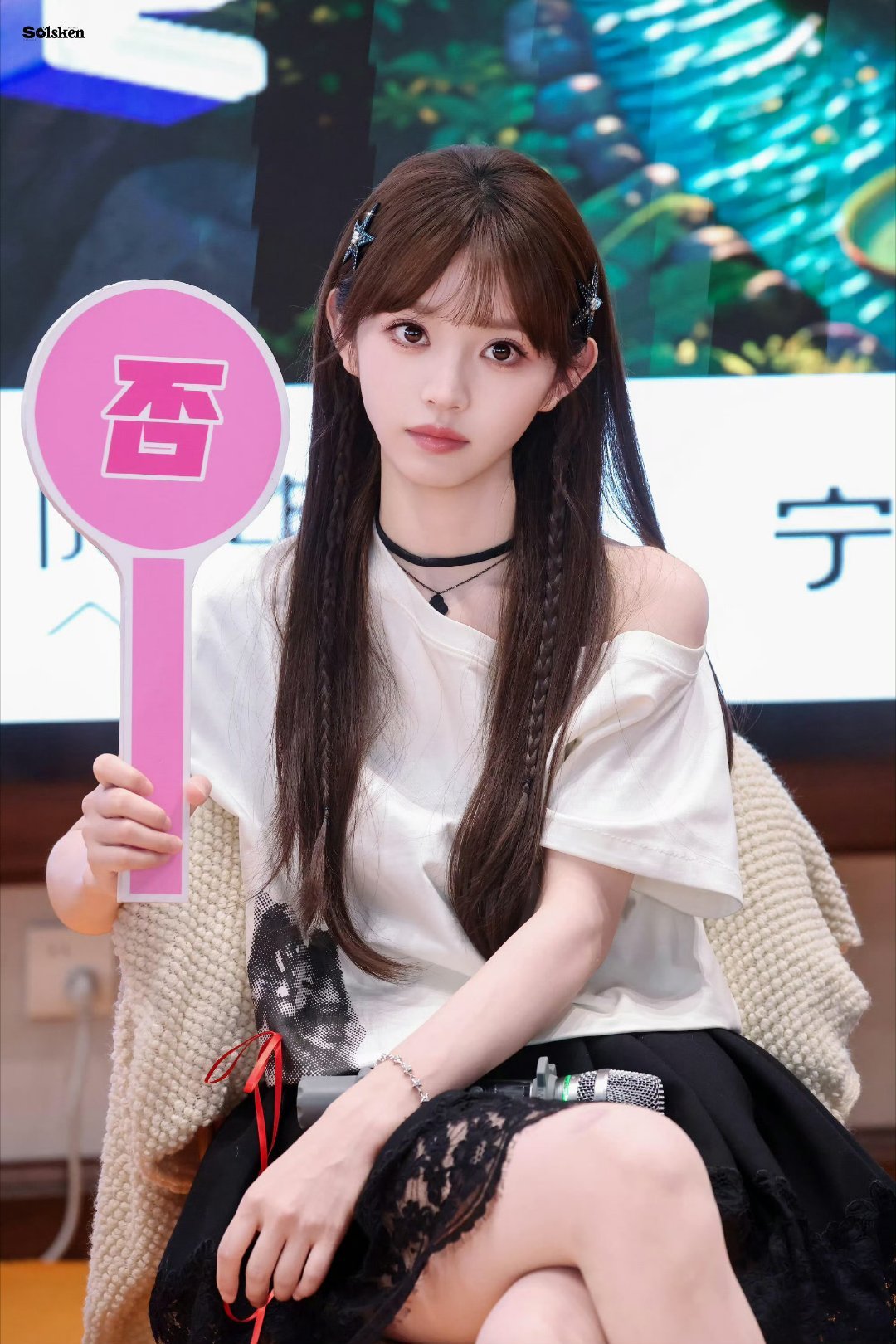 田曦薇OMG你美到我啦每一帧镜头里的田曦薇都惊艳出圈，流畅利落的面部线条搭配灵动