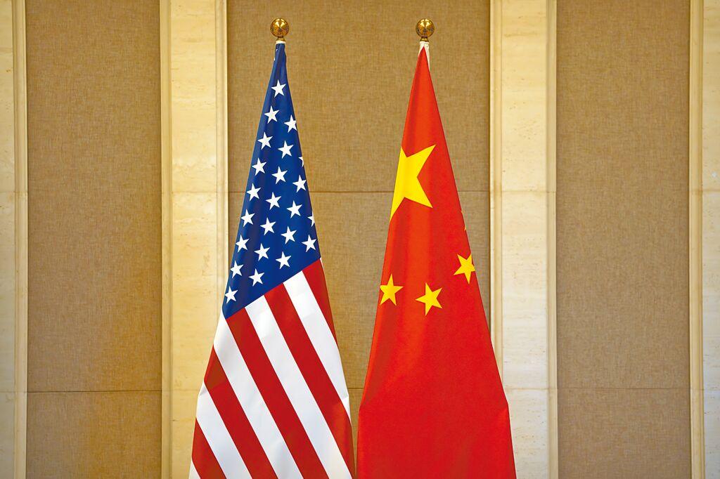 美国斗中国 何以越斗越吃力

美国商务部宣布，将恢复飞机发动机、EDA软件、乙烷