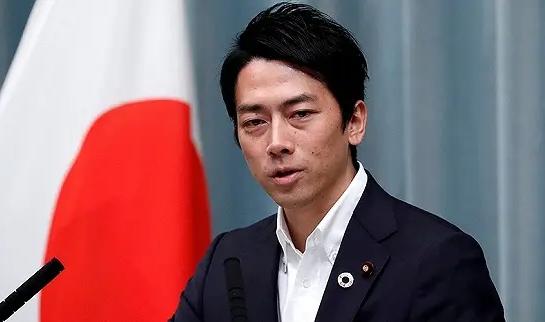 不再藏着掖着！日本新版防卫白皮书露獠牙，直接把矛头对准中国！
 
小泉进次郎在8