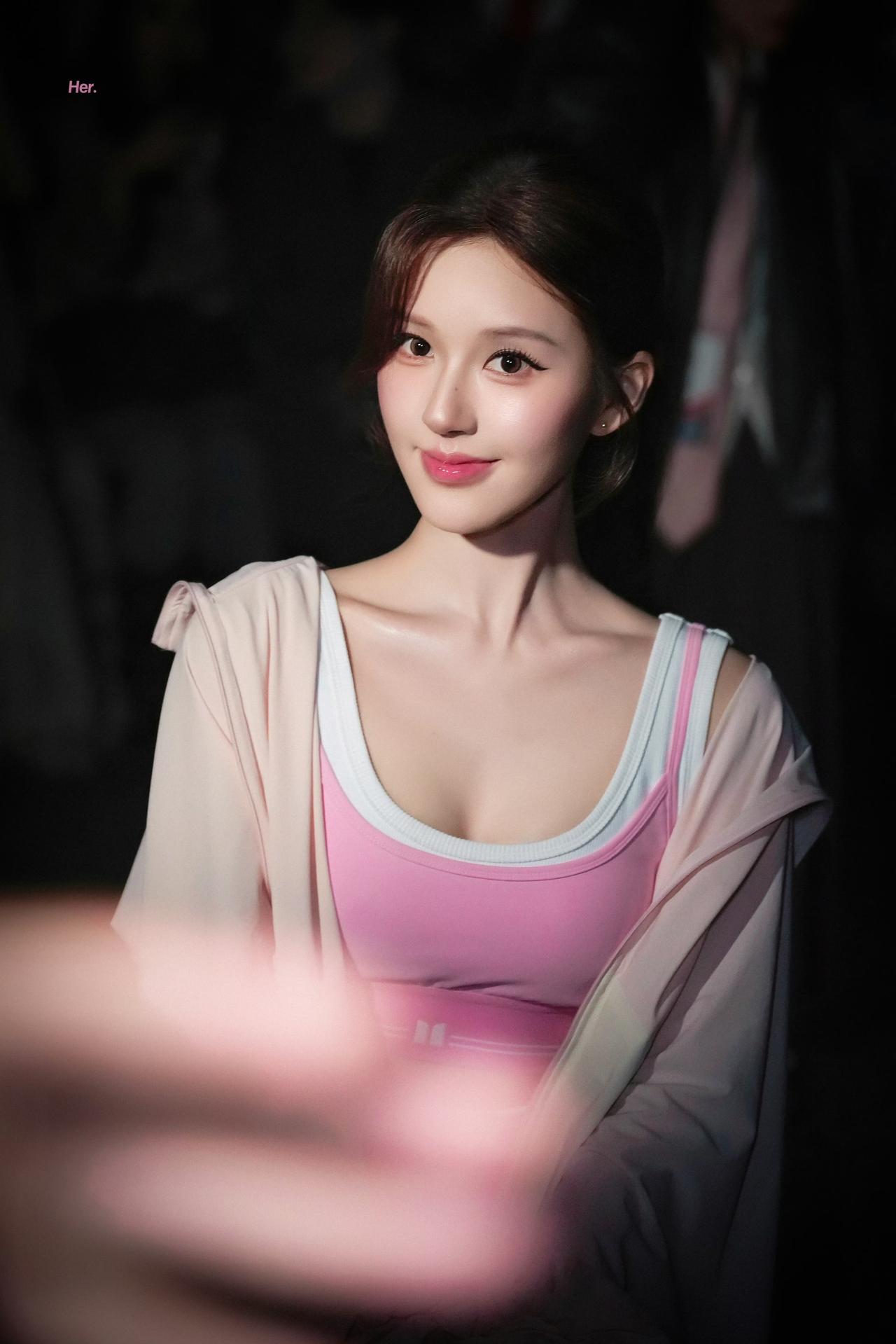 赵露思人间水蜜桃