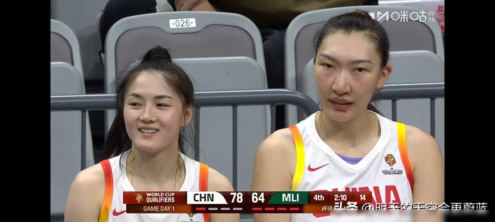 赢了马里，宫鲁鸣却急得转圈，首发后卫数据全挂零。
开场仅5分钟，宫鲁鸣就用王思