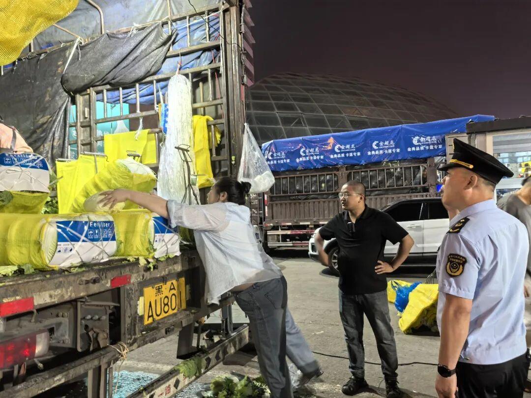 直击早市！“哨点”预警+监督抽检  全力守护市民“舌尖上的安全”

为深入贯彻食