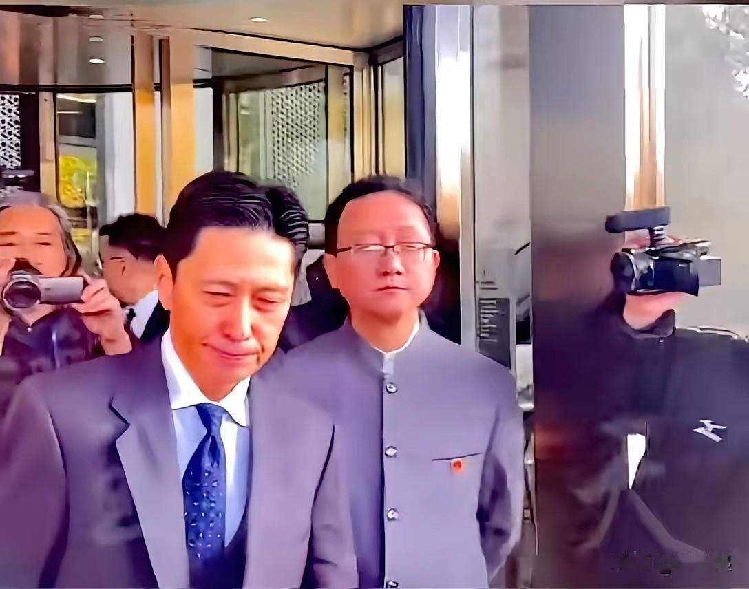 刘司长穿唐装会见日本人，发出不一样的信号：唐装暗示唐朝（中国历史上一个强盛时代）