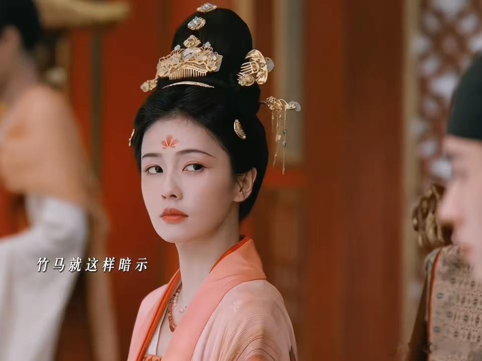 白鹿莫离的华为限定花钿白鹿额头的花钿自带品牌感 救命！白鹿的花钿自带品牌认证，莫