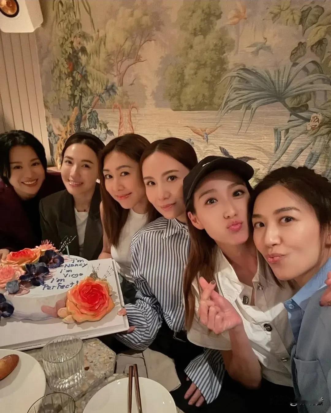 看着舒服、大气。香港女演员气质、长相明显和内地女演员不一样，是因为香港这块风水宝