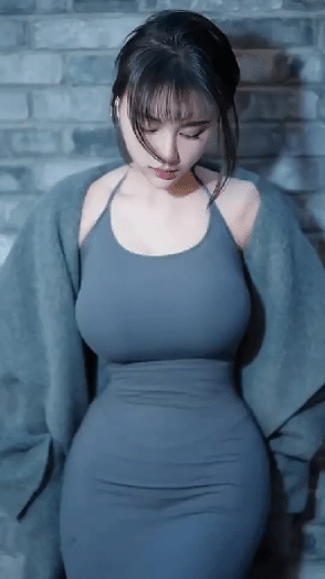 世界上的男人分三种：第一种很虚荣，一定要找个胸大的第二种很单纯，要个胸大的就可以