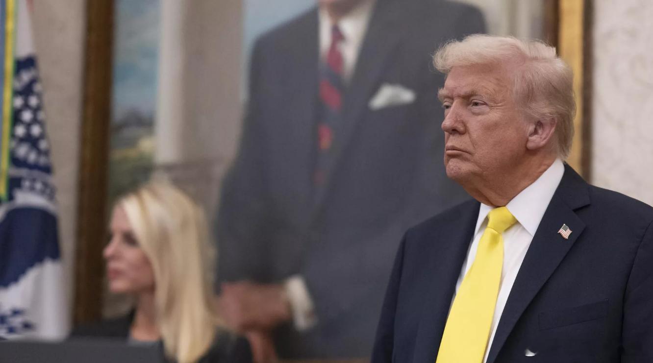 终于强硬一次！德防长：特朗普应就其北约盟军阿富汗行动言论道歉德国防长皮斯托瑞斯在