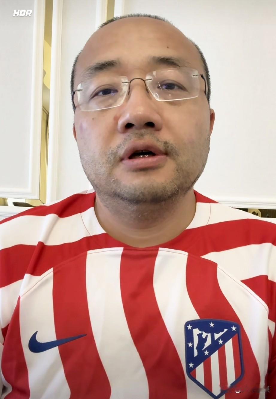 又扎到痛点了！媒体人赵震回怼董路足球小将的粉丝！这是真不惯毛病[赞]

北京时间