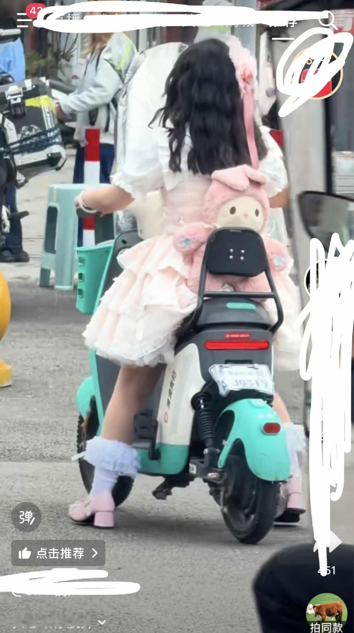 被人偷拍发到🫘了怎么办！
btd贵州的一个男的偷拍这个小姐姐并且发到了🫘上 