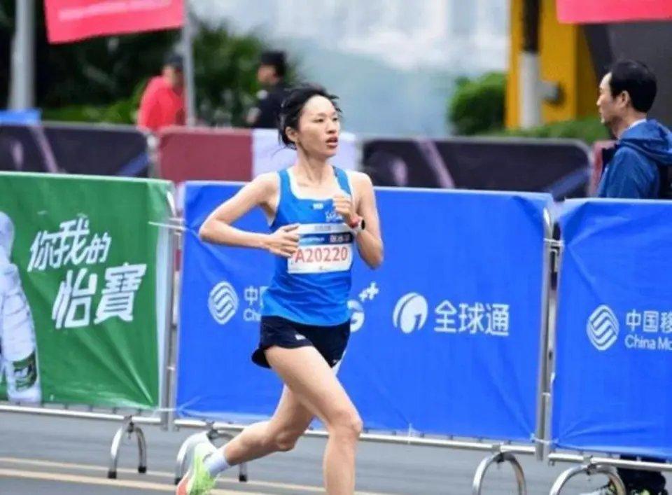 一不留神，张水华又冲上了热搜，这次起了一点“小波澜”。

昨天，也就是4月19日