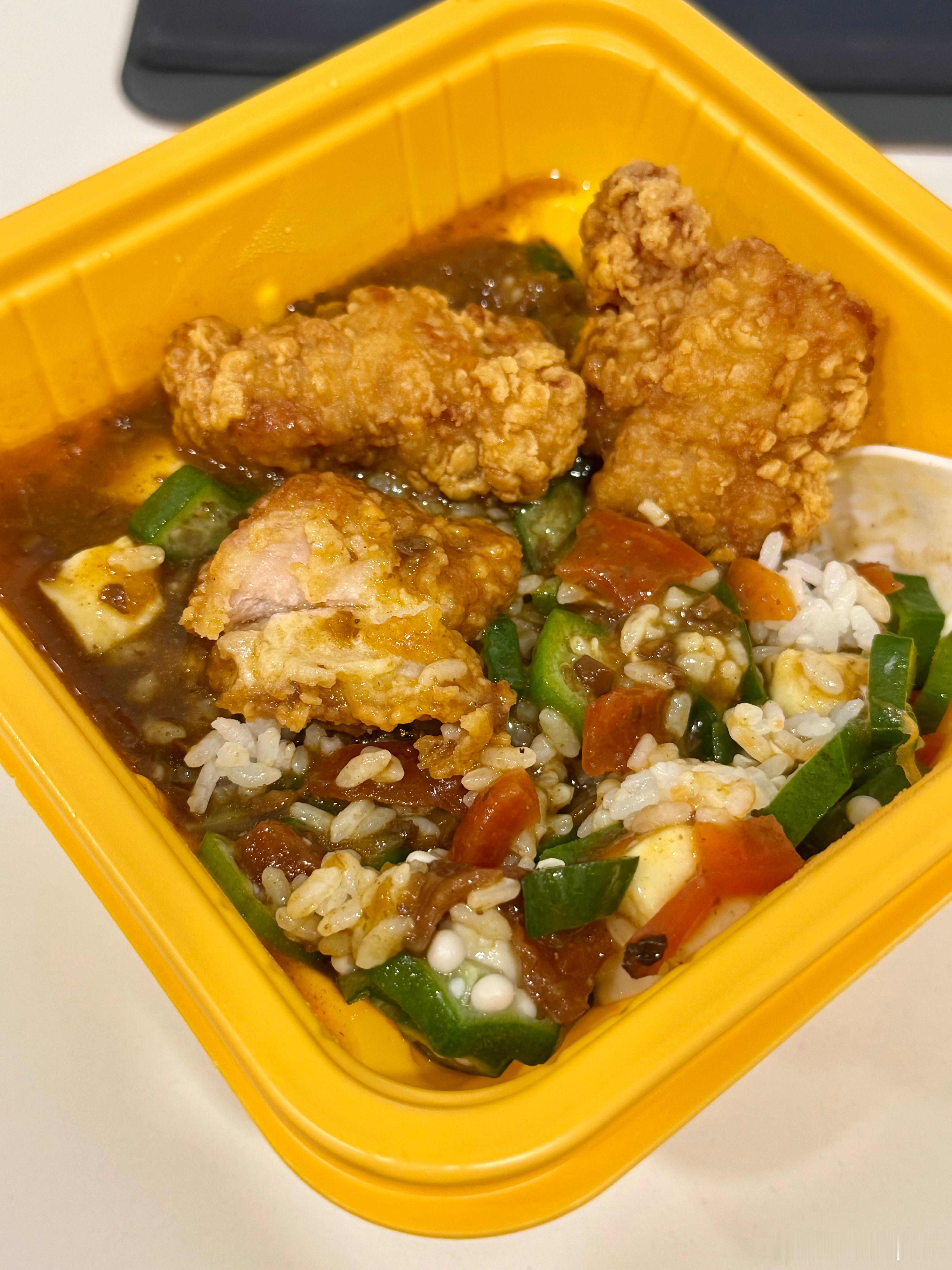 连轴转的一天｜早咖M家冰美式🧊午餐伽喱博士炸鸡咖喱饭🍛 