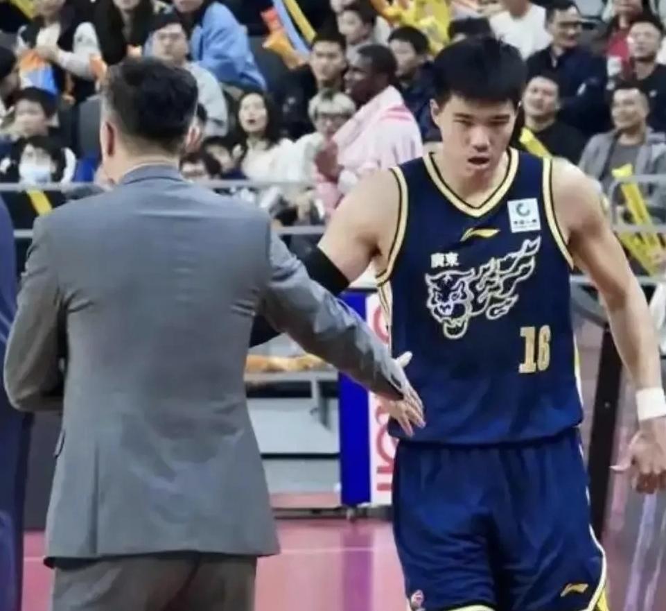 焦泊乔事件陷入谜云，他到底是去北京进行治疗还是与北京北控商谈转会交易事宜？漫天飞