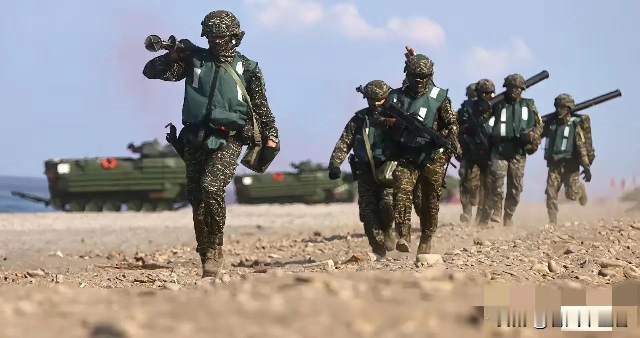 金门去军事化这事儿挺有意思。2025年10月，台陆军航空特战指挥部两栖侦察营“海