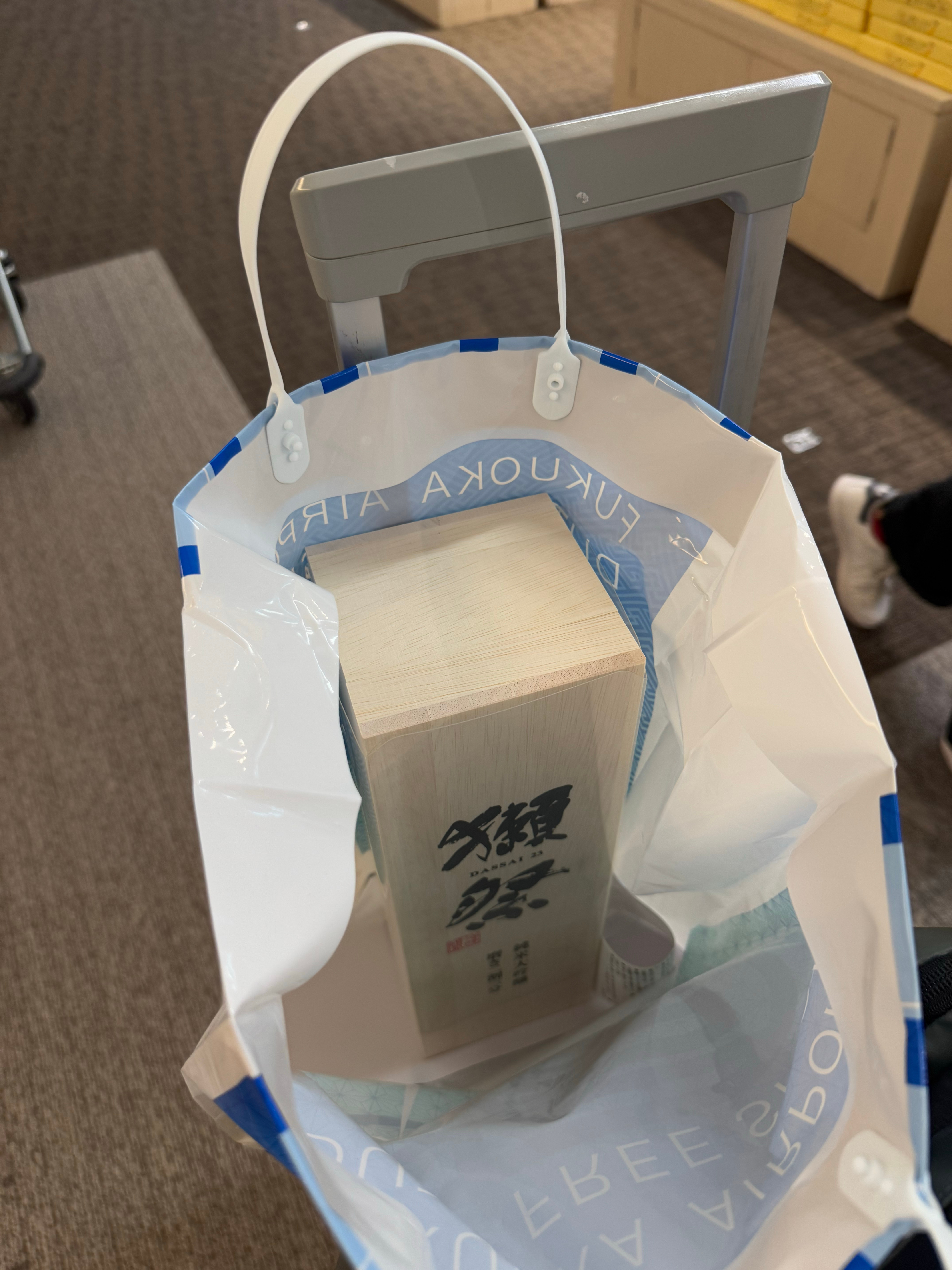 机场獭祭好便宜 后悔没多买几瓶 真的爱喝这个！！ ​​​