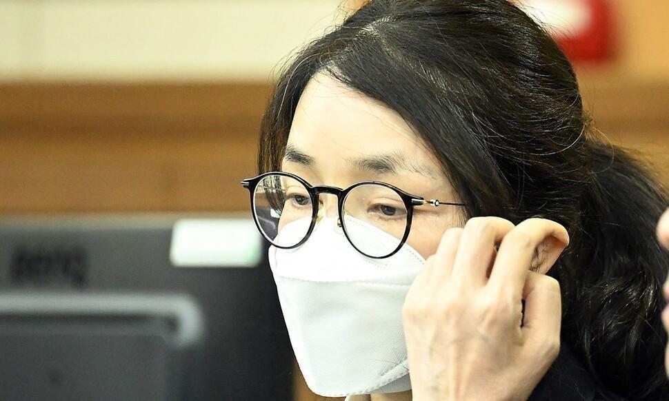 时隔9个月，尹锡悦终于见到了他的亲亲老婆金建希。

当他红着眼眶向老婆投去关切的