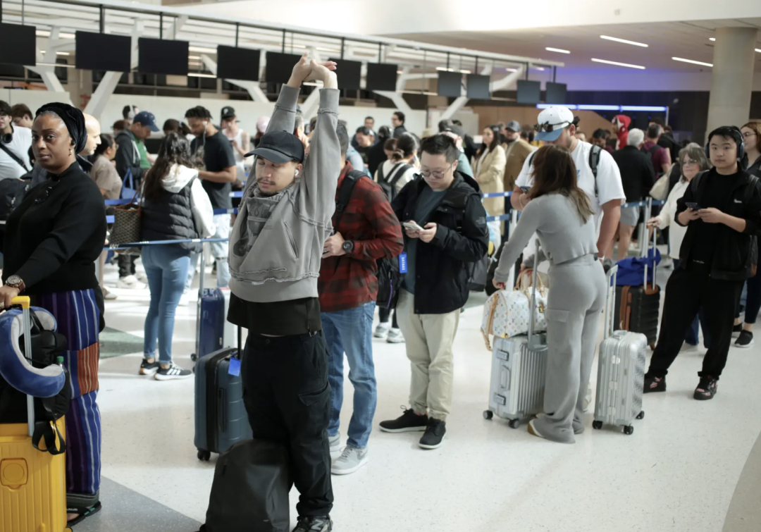 美国政府计划对包括英澳法日等国在内的免签游客实施社交媒体审查。根据新规，申请赴美