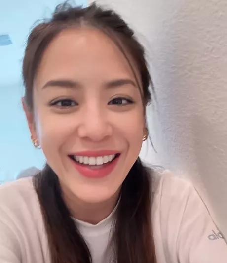 38岁江语晨，优乐美女孩，如今独自带俩混血娃。10年跨国婚姻，丈夫是达美机长，常