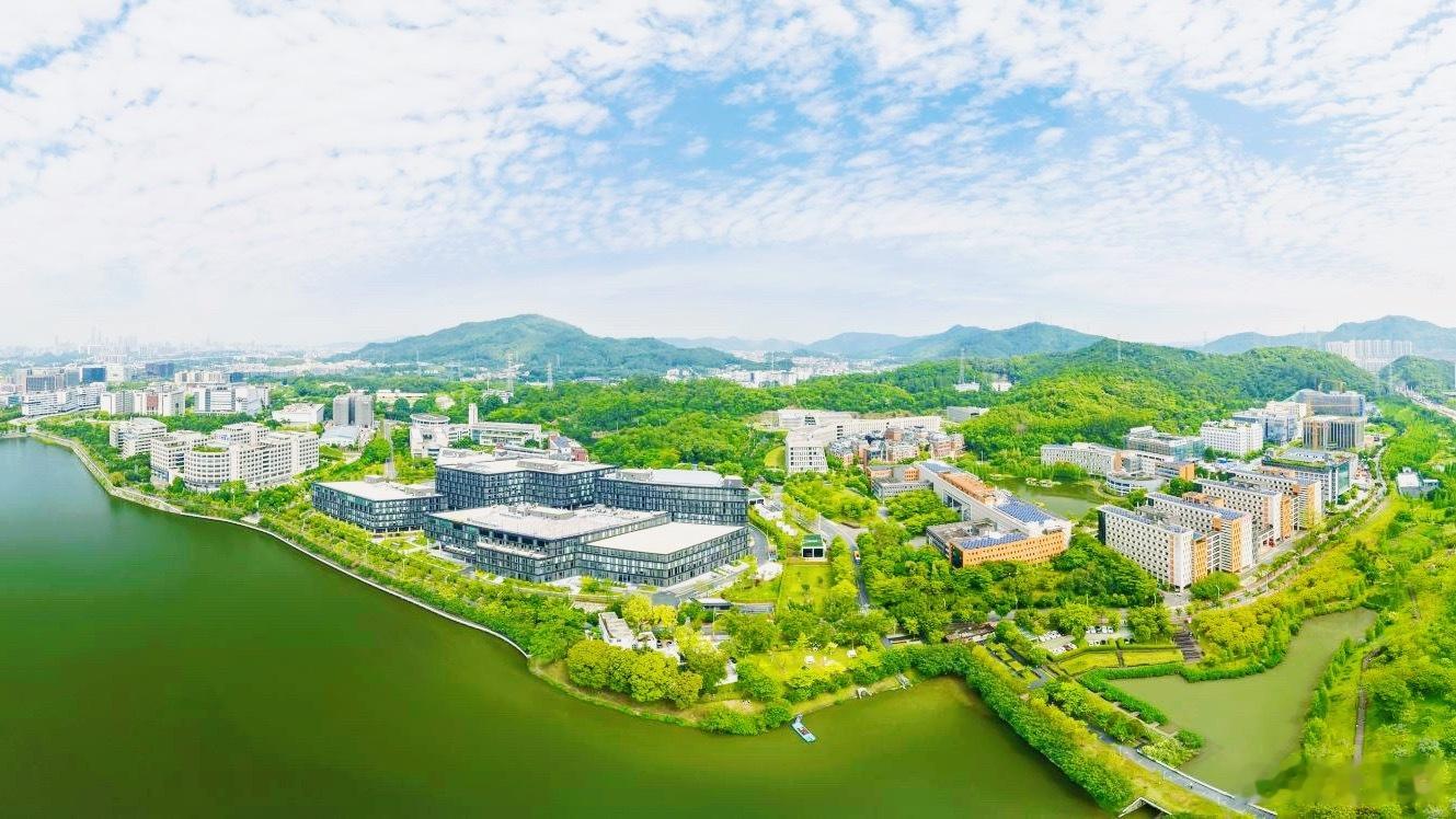 广州天河绘就生态发展新图景 从东郊阡陌到繁华都会，天河以绿色发展赋能城市蝶变。依