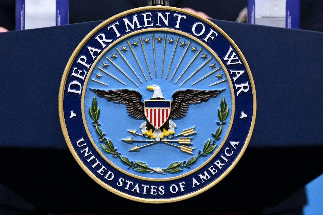 突发！特朗普亲口承认：美国汽车厂要改行造“战斧”导弹了！这背后释放的信号，令人头