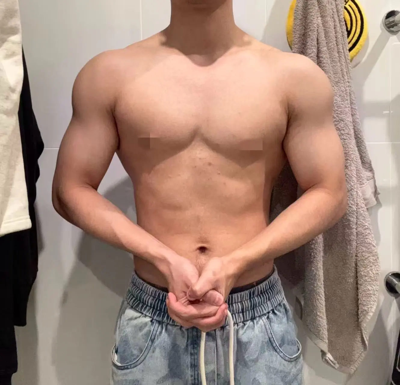 “终有一天，我们会明白，有些牢笼是自己给自己的”