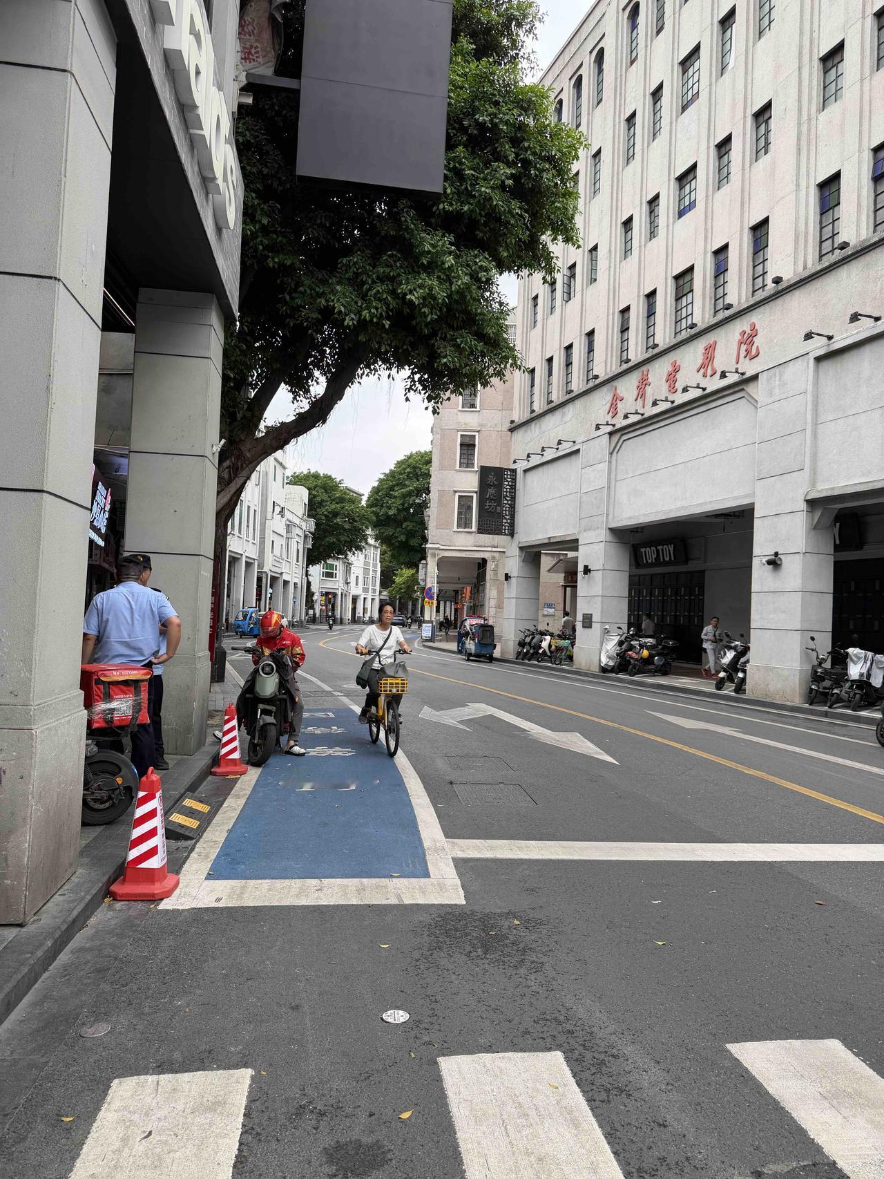 注意了⚠️，广州多部门严查电动车，不要随便乱停，否则会被罚，抓无牌电动车