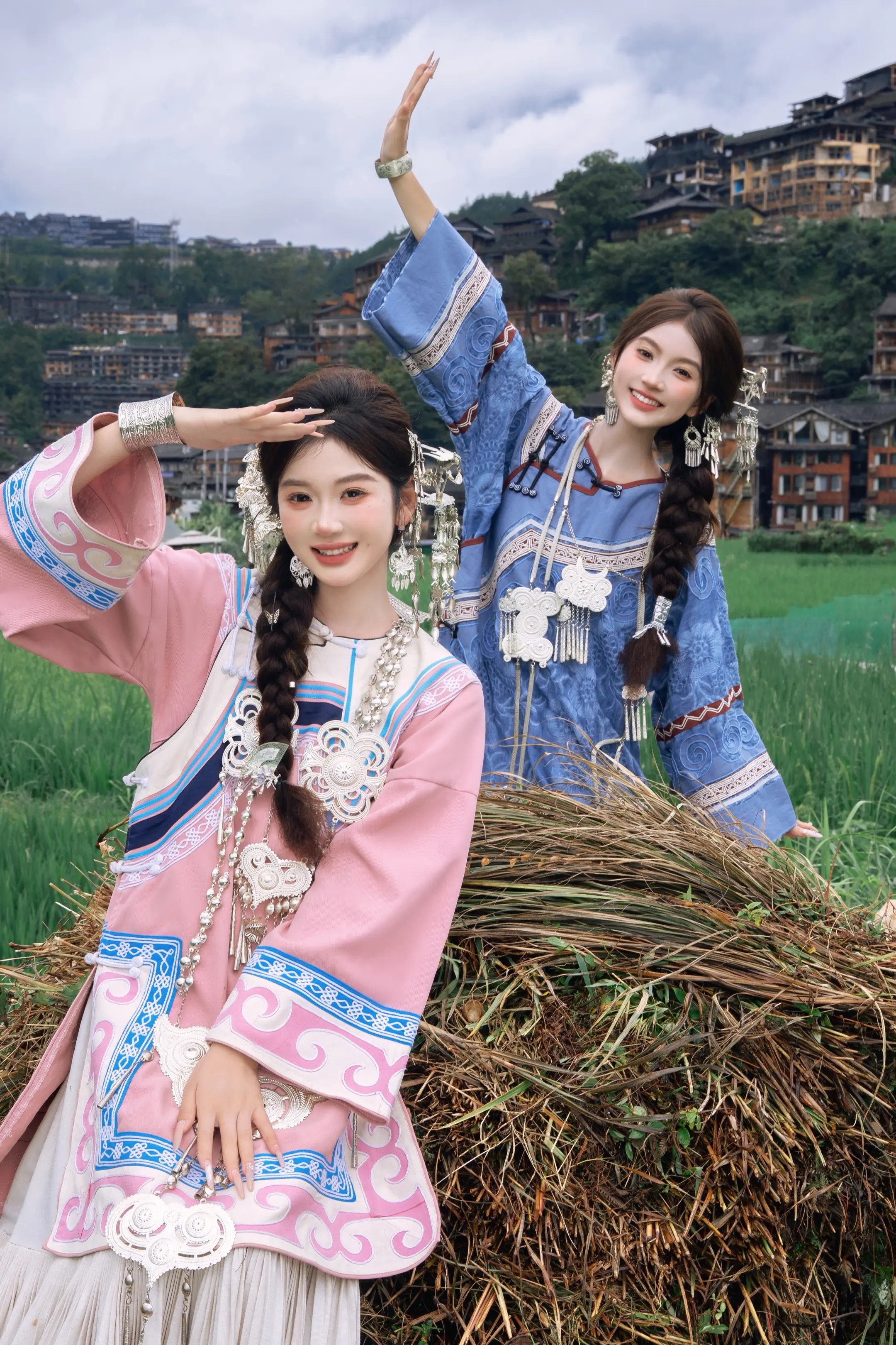 闺蜜👭我们一起去千户苗寨写真