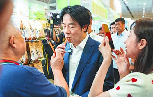 美方外交官组团会见赖清德、萧美琴这伙“台独”分子，刻意摆拍造势。
 
最让人哭笑