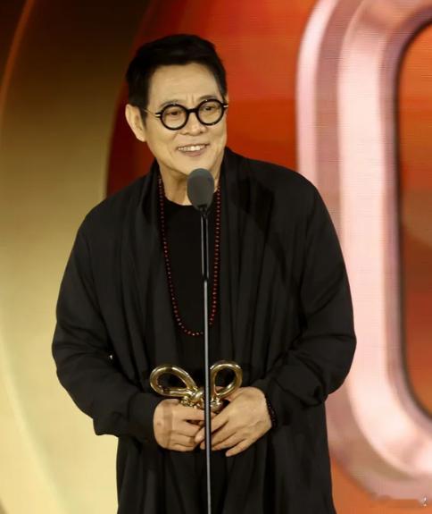 李连杰不担心AI取代功夫 说的太好了，算法可以拆解动作，却拆解不了每个招式背后的